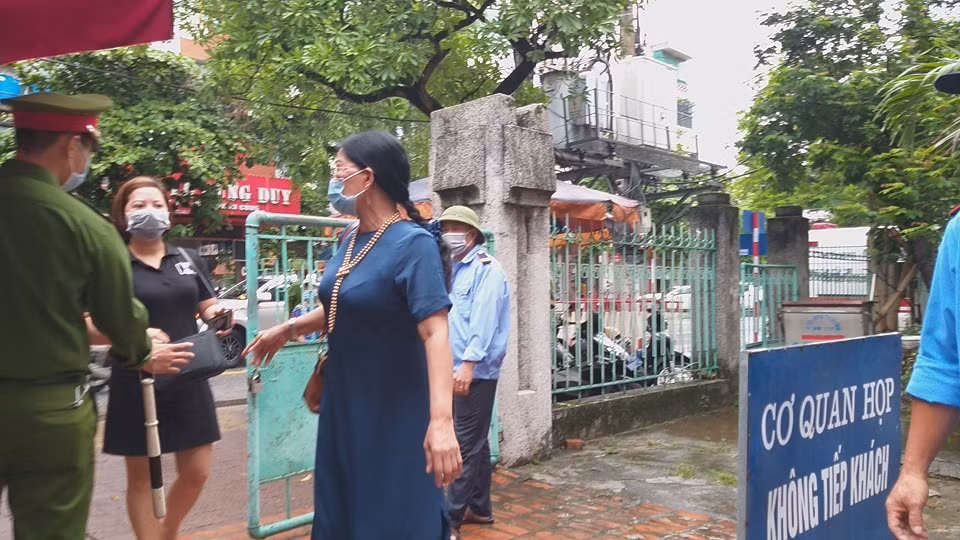 Cáo trạng của VKSND TP Thái Bình truy tố Đường “nhuệ” tội cố ý gây thương tích theo điểm đ, khoản 2 Điều 134 Bộ luật Hình sự, khung hình phạt từ 2-6 năm tù (hành vi có tính chất côn đồ).