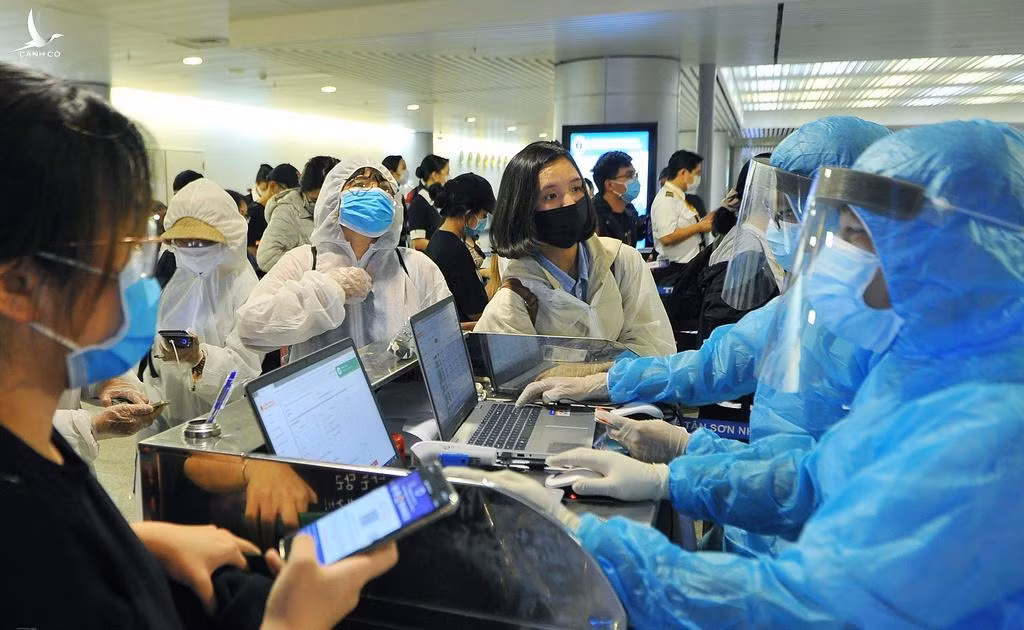 Tại cuộc họp Ban Chỉ đạo phòng chống dịch bệnh COVID-19 của TP. Hà Nội tối 25/3, ông Chung chỉ ra 4 nguồn lây nhiễm chính của Hà Nội như nguồn lây nhiễm chéo từ ổ dịch Bệnh viện Bạch Mai; nguồn lây nhiễm từ khách du lịch và người Việt Nam trở về nước; nguồn lây nhiễm từ những bệnh nhân đi trong nước nhưng chưa bùng phát; và nguồn lây từ nguồn y tá, bác sĩ tham gia vào quy trình khám, chữa bệnh và tổ chức cách ly mà hiện nay chưa được phát hiện. Đồng thời nêu rõ, việc tụ tập đông người dẫn đến lây lan, rồi tỏa ra các đường lây nhiễm là rất nguy hiểm. 