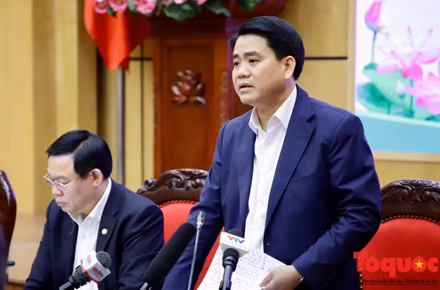 Tại cuộc họp Ban Chỉ đạo phòng chống dịch COVID-19 của Thành phố Hà Nội chiều 16/3, ông Nguyễn Đức Chung yêu cầu các ngành, các cấp phải phấn đấu giữ thành phố an toàn trước dịch bệnh. Ông Chung nói rằng: "Còn con người là còn tất cả. Người Á Đông coi trọng việc người mất được về nhà, trăng trối với con cháu. Đất nước chúng ta đã trải qua 2 cuộc chiến tranh. Chúng ta hãy hình dung những gia đình có con em hi sinh trên chiến trường, đến nay chưa tìm được hài cốt. Vài chục năm sau, những tổn thương này chưa hết. Chúng ta thấy rõ nguy cơ nên phải giữ được, không bị tổn thất về con người là thành quả lớn nhất, còn kinh tế sẽ khắc phục được".