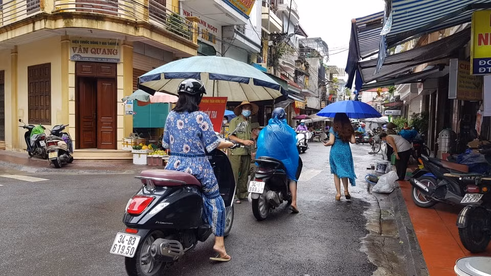 TP Hai Duong ngay dau cach ly xa hoi phong dich COVID-19-Hinh-10