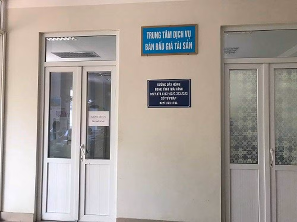 Bat qua tang PGD Trung tam Dich vu dau gia tai san Thai Binh danh bac