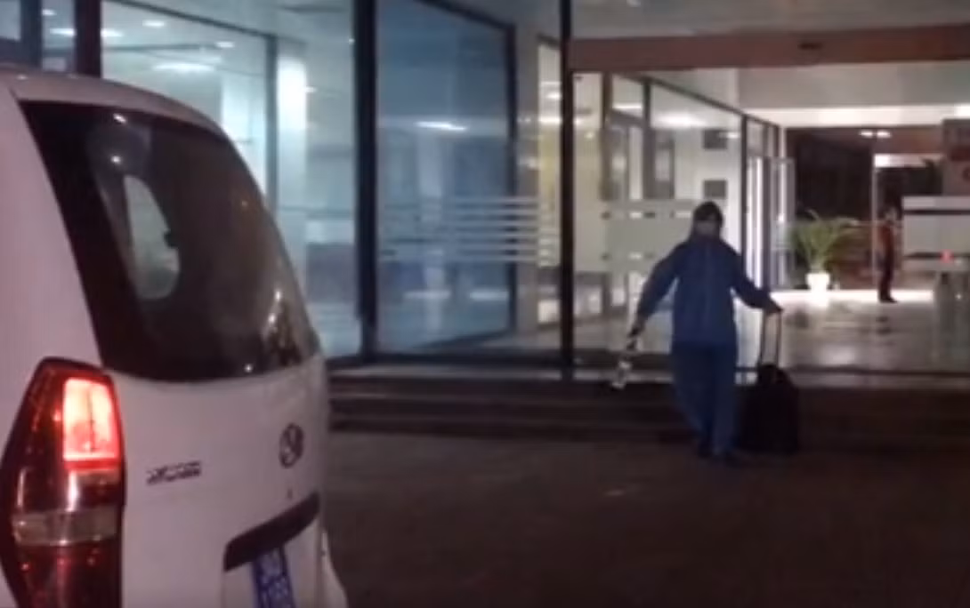 Phat hien truong hop SARS-Cov-2 o Hai Duong: Phong toa khoa cap cuu, karaoke, bar