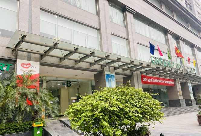 Việc trả nhà công vụ của 12 cựu quan chức trên xuất phát từ việc Bộ Xây dựng ký thông báo gửi 12 cựu quan chức yêu cầu trả lại nhà công vụ của Chính phủ tại chung cư CT1-CT2, khu đô thị Yên Hòa, Cầu Giấy, Hà Nội. Ảnh: TP