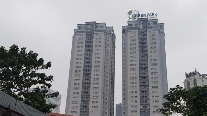 Điều đáng nói, thông báo đòi nhà đã được Bộ Xây dựng gửi tới 12 cựu quan chức này từ 2-3 lần nhưng họ vẫn chưa trả lại nhà công vụ. Sau đó báo chí lên tiếng về tình trạng các cựu quan chức này "chây ì" không trả lại nhà công vụ khi đã nghỉ hưu nhiều năm. Trong số các quan chức này, có vị cho rằng, không “chây ì” trả nhà công vụ vì chờ đề án bán hoá giá căn hộ này.