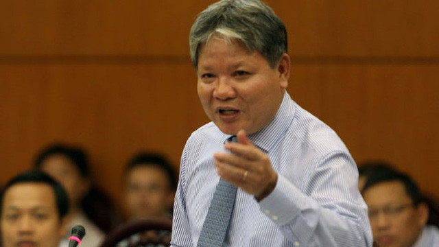 Năm 2017, Thứ trưởng Bộ Xây dựng Lê Quang Hùng ký văn bản thông báo gửi ông Hà Hùng Cường – Nguyên Bộ trưởng Bộ Tư pháp về việc trả lại nhà ở công vụ tại căn hộ số 1203, tầng 12, tháp B, nhà chung cư CT1 - CT2 (khu đô thị mới Yên Hòa, Cầu Giấy, Hà Nội) cho đơn vị quản lý theo quy định. Sau đó, nguyên Bộ trưởng Hà Hùng Cường đã có đơn gửi Bộ Xây dựng mong muốn gia hạn thời gian thuê thêm một năm (đến ngày 30/6/2018) hoặc được mua lại căn hộ nhà ở công vụ nhưng không được chấp thuận. Đến ngày 19/6/2017, ông Hà Hùng Cường đã làm thủ tục trả nhà công vụ.