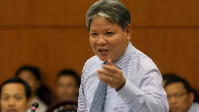 Năm 2017, Thứ trưởng Bộ Xây dựng Lê Quang Hùng ký văn bản thông báo gửi ông Hà Hùng Cường – Nguyên Bộ trưởng Bộ Tư pháp về việc trả lại nhà ở công vụ tại căn hộ số 1203, tầng 12, tháp B, nhà chung cư CT1 - CT2 (khu đô thị mới Yên Hòa, Cầu Giấy, Hà Nội) cho đơn vị quản lý theo quy định. Sau đó, nguyên Bộ trưởng Hà Hùng Cường đã có đơn gửi Bộ Xây dựng mong muốn gia hạn thời gian thuê thêm một năm (đến ngày 30/6/2018) hoặc được mua lại căn hộ nhà ở công vụ nhưng không được chấp thuận. Đến ngày 19/6/2017, ông Hà Hùng Cường đã làm thủ tục trả nhà công vụ.