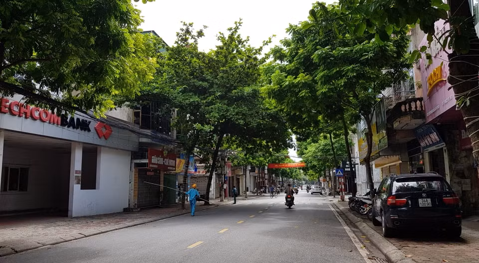 Đường Phạm Ngũ Lão cũng trong cảnh tương tự.