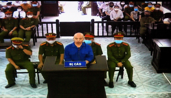 Vua linh 30 thang tu, Duong Nhue chuan bi hau toa vu danh phu xe-Hinh-2