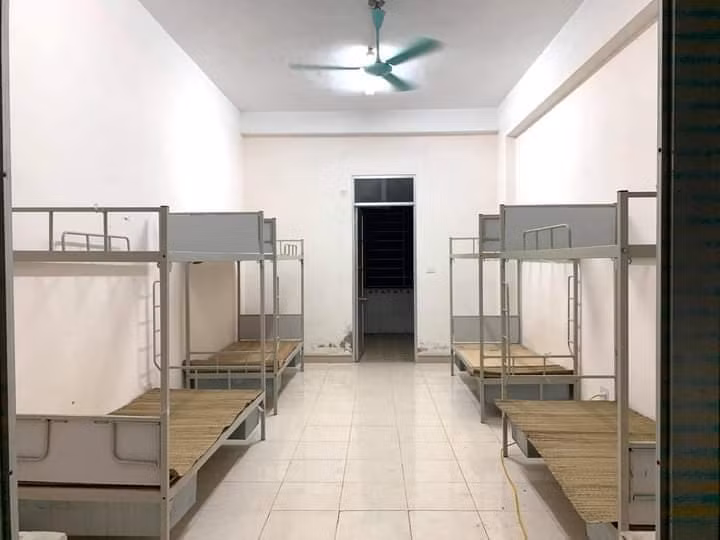 Hai Duong: Cuoc song cua hon tram ca F1 ngay dau cach ly tap trung-Hinh-12