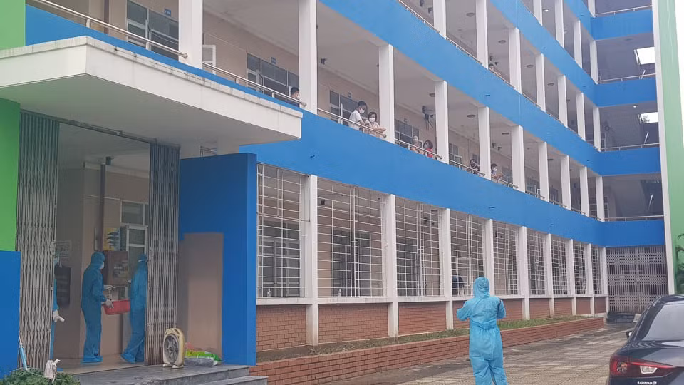 Hai Duong: Cuoc song cua hon tram ca F1 ngay dau cach ly tap trung-Hinh-13