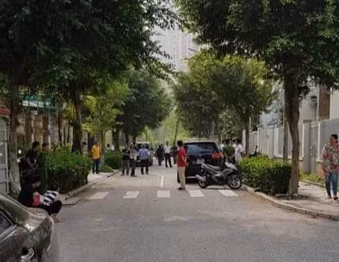 Ngay lập tức, vụ việc được báo cho Công an huyện Hoài Đức và Phòng Cảnh sát hình sự (PC45) thuộc Công an Hà Nội. Khám nghiệm ban đầu cho thấy, cô gái đã bị kẻ tấn công dùng quai xách túi da siết cổ đến chết. Ngoài ra, đầu của nạn nhân cũng chịu tác động mạnh từ ngoại lực. (Ảnh minh họa, nguồn internet)