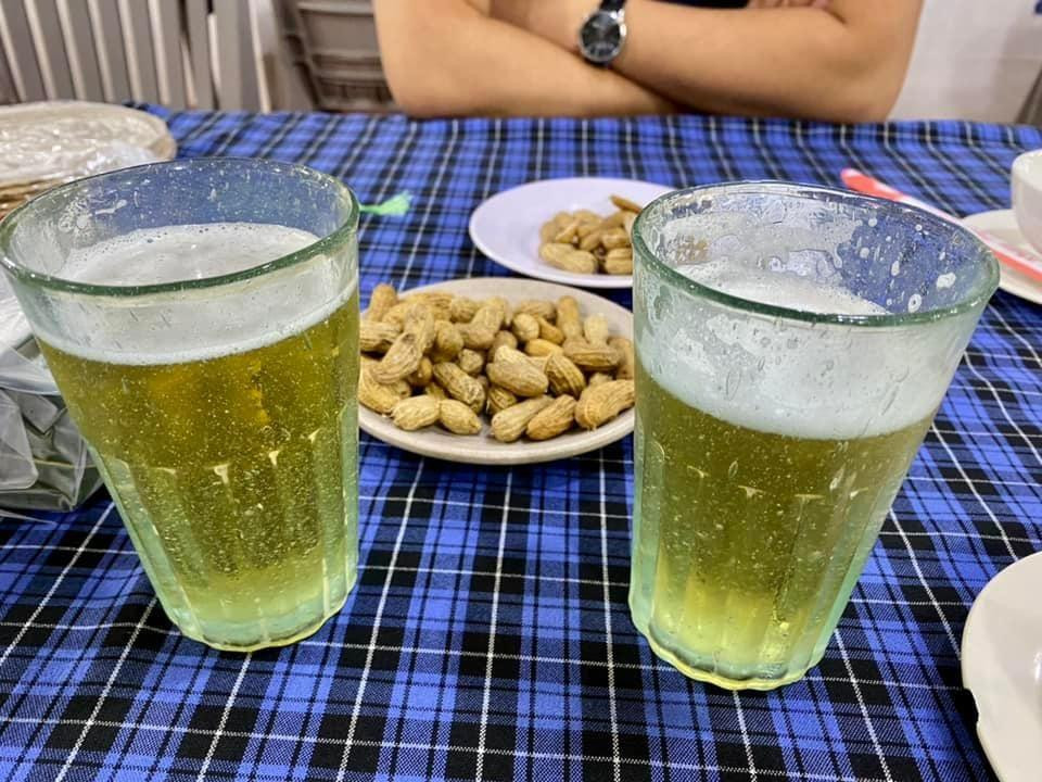 Vào khoảng 15h ngày 9/10, L. gọi điện và chở người yêu đến gặp Lê Quang Linh (SN 1988, ngụ xã Vân Sơn, huyện Triệu Sơn, tỉnh Thanh Hóa) tại quán bia trên đường Lê Quang Đạo để nhờ xin việc. Sau khi ăn uống xong, Linh chở L. và T. đến công ty người quen để phỏng vấn, và T. đã trúng tuyển. Cả ba sau đó đi ra quán vịt nướng để ăn mừng. Trong lúc ăn, anh L. hỏi mượn xe máy của Linh. (Ảnh minh họa, nguồn internet)