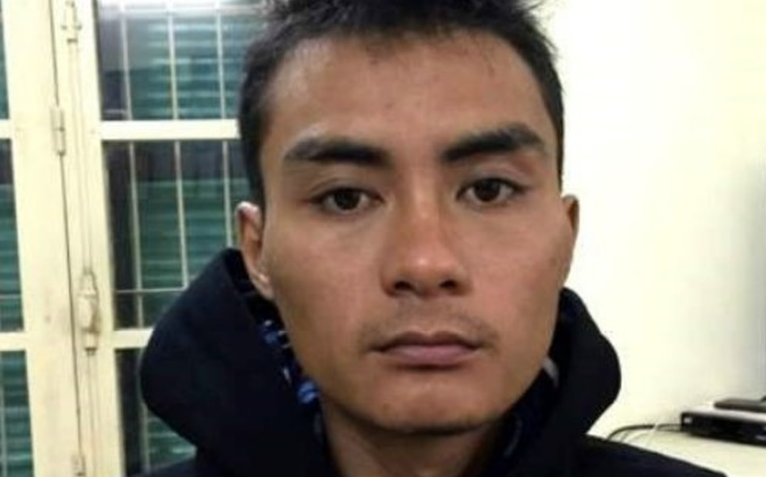 Linh chở T. đến đài phun nước thuộc khu đô thị thì trời mưa, gã dừng xe kéo tay T. , nhưng cô không đồng ý. Linh đã đấm vào bụng nạn nhân khiến T. ngã ngửa ra nền gạch. Thấy nạn nhân bất tỉnh, gã liền thực hiện hành vi đồi bại. Một lúc sau, T. tỉnh dậy và kêu ú ớ. Lo sợ bị phát hiện, Linh đã siết cổ cô đến chết và hất thi thể xuống bãi cỏ. Sau khi gây án, Linh trở về nhà nói với vợ rằng mình vừa giết người. (Ảnh minh họa, nguồn internet)