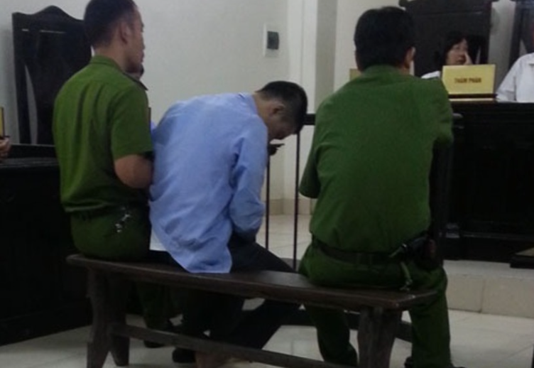 Khoảng 20h45 cùng ngày, anh L. gọi điện hẹn gặp Linh để trả xe và hỏi về người yêu, Linh nói đã chở T. ra bến xe Giáp Bát. Đến chiều hôm sau, cơ quan công an đã lần ra manh mối và bắt khẩn cấp Lê Quang Linh. Chiều 20/9/2016, TAND TP Hà Nội đã tuyên án tử hình đối với bị cáo Lê Quang Linh về tội Giết người, Hiếp dâm và Cướp tài sản. Vụ án là bài học về cảnh giác cho những cô gái trẻ, tuyệt đối không nên đi đến nơi vắng vẻ với người mới quen kẻo hại đến thân.