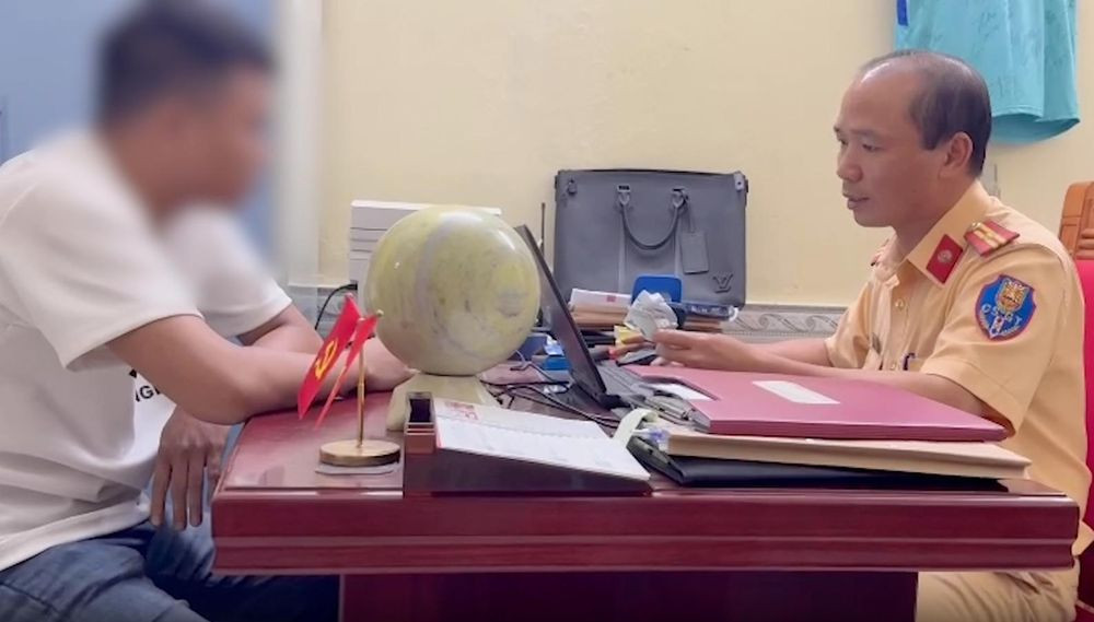 Giao xe cho con gai 6 tuoi dieu khien, bo bi xu phat