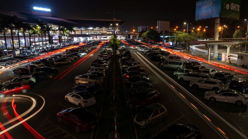 Sân bay Nội Bài tắt đèn hưởng ứng chiến dịch "Giờ Trái Đất 2025" San bay Noi Bai tat den huong ung chien dich