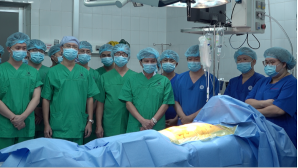 Nguoi dan ong bi tai nan hien tang cuu song 7 nguoi