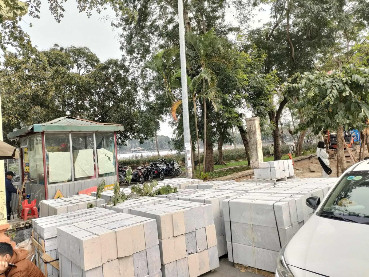 Các hoạt động trong công viên giờ không chỉ dành cho người lớn tuổi mà còn là điểm đến của các bạn trẻ, sinh viên.