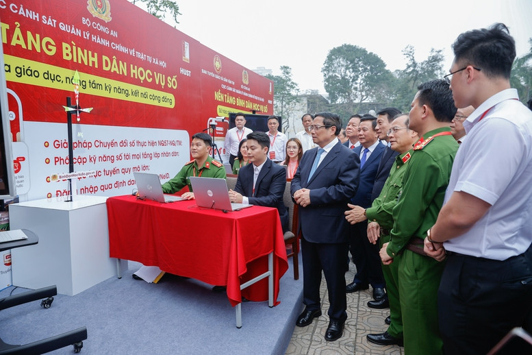 Thủ tướng phát động phong trào “Bình dân học vụ số“ - Hình 3 Thu tuong phat dong phong trao “Binh dan hoc vu so“-Hinh-3