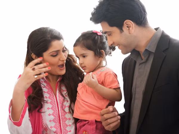 90% các bé được hỏi cho biết, các em cảm thấy khó chịu khi nhìn thấy cha mẹ mải mê với máy tính xách tay và điện thoại thông minh.