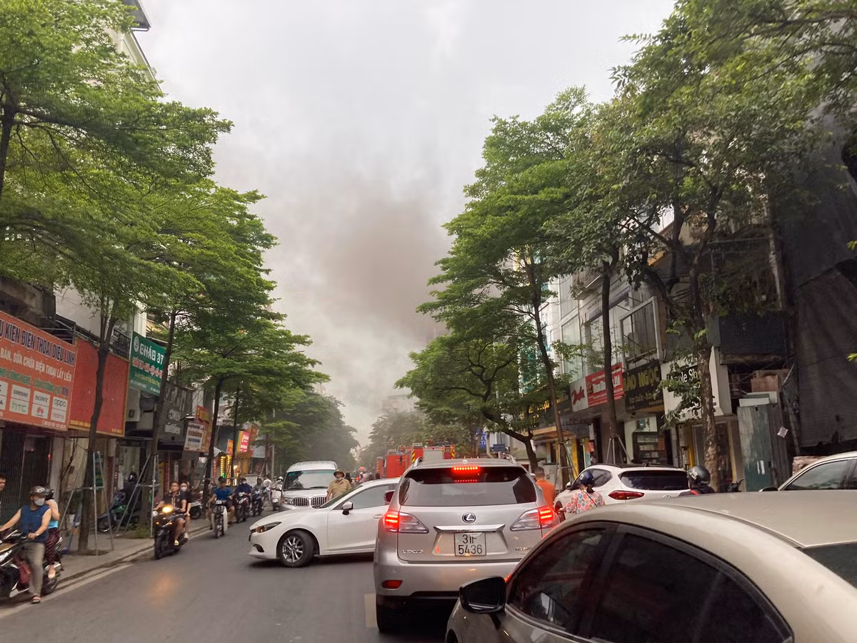 Ngay sau khi nhận được thông tin xảy ra vụ hoả hoạn, Chủ tịch UBND TP Hà Nội đã chỉ đạo Công an Thành phố tập trung chữa cháy, cứu hộ cứu nạn; điều tra làm rõ nguyên nhân vụ hoả hoạn.