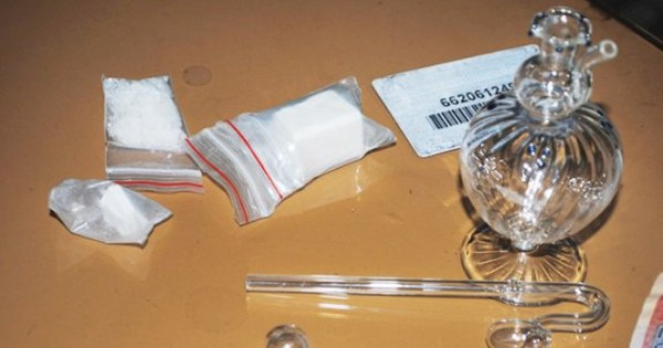 Kết hợp với các tài liệu chứng cứ đã thu thập được, Ban Chuyên án rà soát, sàng lọc, xác định đối tượng chính là Nguyễn Sỹ Thắng, sinh 1994, người địa phương. Đối tượng có dấu hiệu cờ bạc, nợ nần và có biểu hiện sử dụng ma túy đá. Trước đó, nhà Thắng có thuê lại đầm của ông Đỗ Công Sinh, sinh 1962, ở thôn 3, xã Kiến Quốc để nuôi trồng thủy sản. Khu đầm này ở phía trước nhà bị hại. (Ảnh minh họa, nguồn Internet)