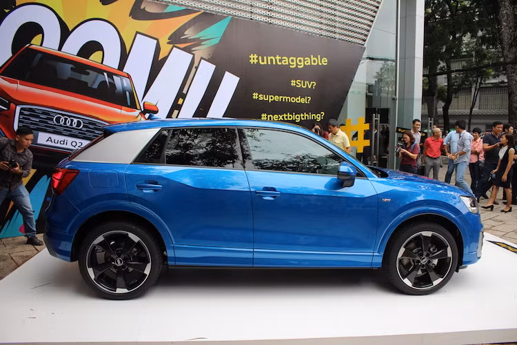 Với động cơ 1.4 TFSI cùng trang bị hộp số tự động, Q2 có trọng lượng chỉ 1.280 kg. Thép dập nóng tạo nên một khung chịu lực chắc chắn với độ cứng rắn cao cho khoang hành khách.Giống như nhiều mẫu xe đắt tiền hơn của Audi, Q2 cũng được trang bị đầy đủ các hệ thống hỗ trợ an toàn như cảnh báo va chạm, nhận biết người đi bộ sử dụng sóng radar, hệ thống phanh khẩn cấp...