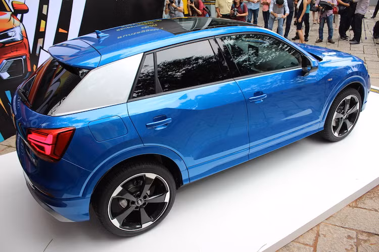 Dù đã được ra mắt chính thức nhưng hiện tại, Audi Việt Nam chưa công bố giá chính thức cho Q2. Tuy nhiên theo đại diện của hãng chia sẻ, chiếc xe sẽ có giá tốt nhất trong số các dòng xe Audi hiện tại do động cơ dung tích nhỏ và những thay đổi về thuế TTDB kể từ sau 1/1/2017. Khách hàng sẽ bắt đầu nhận xe vào khoảng sau Tết Nguyên Đán 2017, cụ thể là vào khoảng tháng 2.