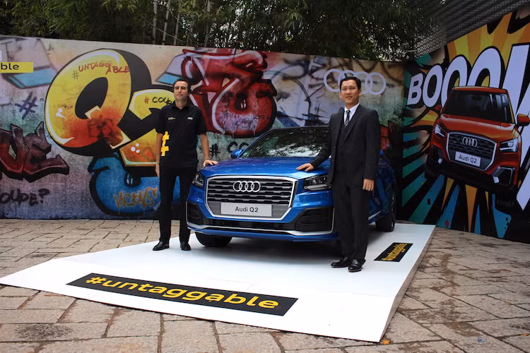 Là một dòng xe hoàn toàn mới của Audi, mẫu mini crossover cao cấp hạng B Audi Q2 mới chỉ được ra mắt lần đầu tại triển lãm Geneva 2016. Trong tháng 7 vừa qua, chiếc xe mới chính thức lên dây chuyền sản xuất hàng loạt tại Ingolstalt, Đức và rất nhanh chóng, Audi đã chính thức giới thiệu Q2 trước thềm Triển lãm ôtô Quốc tế Việt Nam 2016 (VIMS 2016).