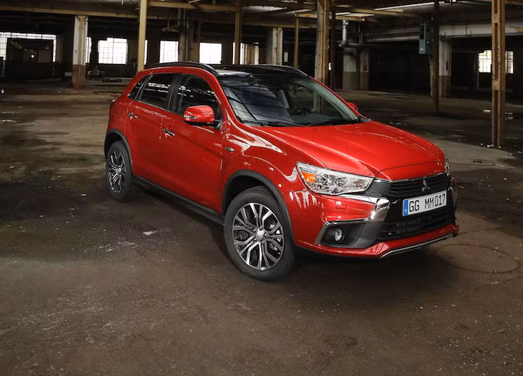 Còn được bán ở nhiều thị trường dưới tên gọi Mitsubishi RVR hoặc Mitsubishi Outlander Sport, Mitsubishi ASX là một phần trong kế hoạch cải tiến dòng sản phẩm cũ của hãng, trước khi thay thế chúng bằng thế hệ mới trong một vài năm tới.