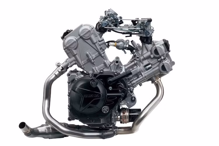 Vẫn sử dụng động cơ V-Twin DOHC 645 cc, nhưng khối máy mới trên SV650 đã được Suzuki cải tiến thêm với hơn 60 chi tiết hoàn toàn mới.