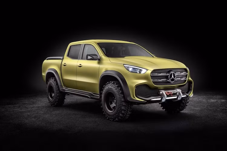 Theo Mercedes, các phiên bản thấp của X-Class sản xuất hàng loạt sẽ có hệ dẫn động cầu sau, trong khi hệ dẫn động 4 bánh sẽ là trang bị tiêu chuẩn trên các bản cao cấp. Chiếc xe sẽ được trang bị các động cơ xăng 4 xi-lanh và diesel, với phiên bản cao nhất sử dụng máy dầu V6 với tải trọng hơn 1,1 tấn và sức kéo tối đa 3,5 tấn.