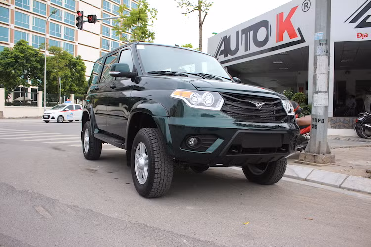 Dù lần đầu tiên xuất hiện tại Việt Nam, nhưng trên Thế giới, Hunter là một mẫu xe khá "cổ lỗ" khi đã ra mắt lần đầu từ năm 2005. Dù ra đời trong thế kỷ 21 nhưng thiết kế của Patriot vẫn rất vuông vức như những chiếc xe ra đời từ thập niên 90.