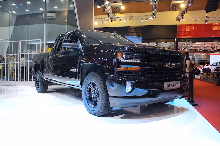 Trong số toàn bộ các hãng xe tham dự triển lãm ôtô Việt Nam, Chevrolet là hãng có nhiều mẫu xe mới nhất. Ngoài các dòng xe sắp bán tại Việt Nam là Colorado 2017 và Trax 2017, 2 mẫu xe trưng bày "điểm nhấn" của hãng là xe "cơ bắp" Chevrolet Camaro SS và chiếc bán tải cỡ lớn "hàng khủng" Chevrolet Silverado Z71 Midnight Edition.