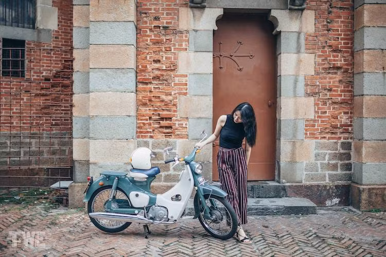 Với dung tích 50 cc, động cơ của xe đạt công suất tối đa 4,5 mã lực kèm hộp số 3 cấp côn tự động. Là thế hệ Cub đầu tiên, chiếc xe cũng sử dụng hệ thống điện má vít 6V thay vì CDI 12V như các thế hệ sau này.