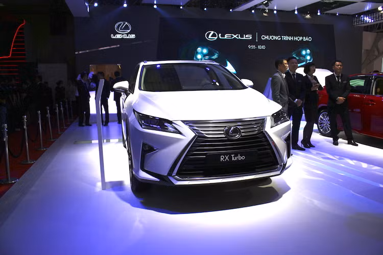 Bên cạnh hai mẫu xe mới nhất RC Turbo và GS Turbo, RX Turbo và NX Turbo cũng là những mẫu xe đáng lưu ý. Trên nền tảng kế thừa những ưu việt của RX vốn có - RX Turbo thế hệ mới là một sự pha trộn giữa các đường nét và các đường cong sắc sảo cùng công nghệ an toàn hàng đầu, hỗ trợ lái xe và các tính năng mới.