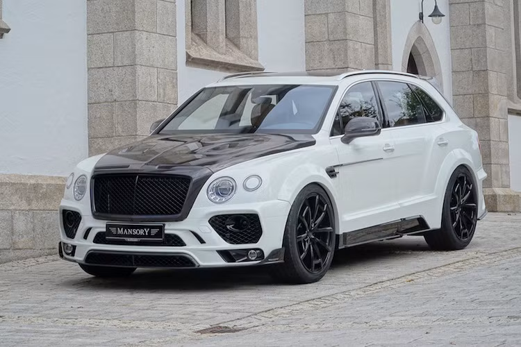 Hiện tại, Siêu xe Bentley Bentayga đang là một trong những dòng SUV đẳng cấp nhất Thế giới. Tuy nhiên đối với nhiều "đại gia", nó vẫn chưa đủ độ "độc", chính vì vậy Mansory đã "chiều lòng" nhóm khách hàng đặc biệt này với bản độ Bentayga "khủng" nhất Thế giới hiện nay.