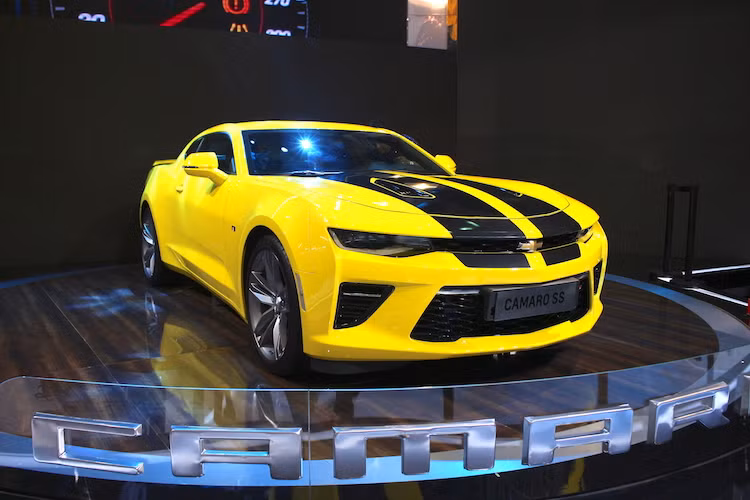 Vào năm 1967, thế hệ "xe cơ bắp" Chevrolet Camaro đầu tiên đã được chính thức ra mắt. Vào năm ngoái, mẫu xe thể thao nổi tiếng nước Mỹ này cũng vừa chính thức bước sang thế hệ thứ 6. Tại triển lãm ôtô Việt Nam 2016 (VMS 2016), Chevrolet cũng đã trưng bày chiếc Chevrolet Camaro SS mới nhất, cao cấp nhất thuộc thế hệ thứ 6 này.