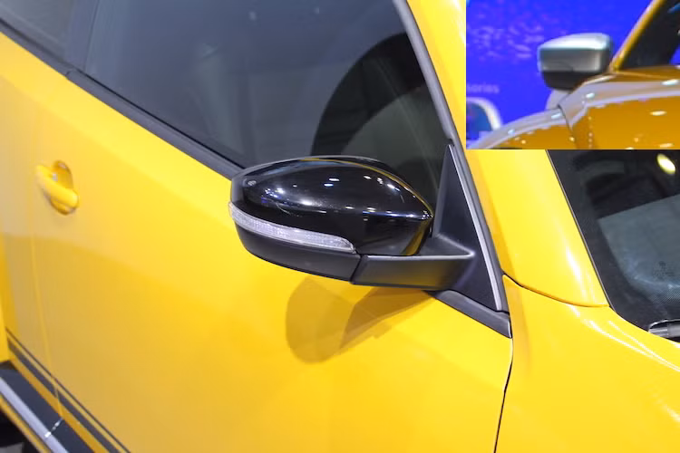 Chi tiết khác biệt nhỏ khác ở 2 bên thân xe đó là Beetle Dune thật có ốp gương màu bạc kim loại, trong khi "Beetle Dune" tại Việt Nam dùng ốp gương đen bóng.