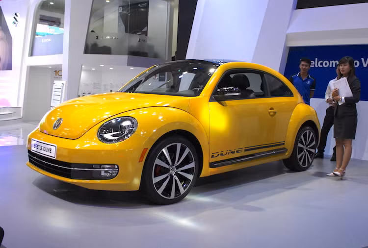 Trước khi triển lãm ôtô Quốc tế Việt Nam diễn ra, Volkswagen đã từng tiết lộ rằng hãng sẽ mang phiên bản đặc biệt Volkswagen Beetle Dune tới trưng bày, cùng với 2 dòng xe mới là Jetta và Sharan. Đây là phiên bản đặc biệt của dòng xe "con bọ" Beetle, lấy cảm hứng từ những chiếc xe đua Baja Bugs trong thập niên 60.