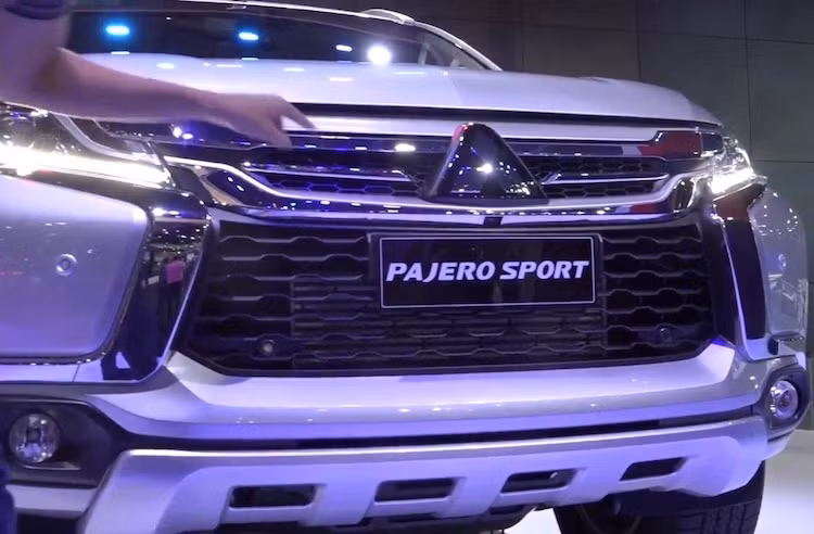 Tại VMS, Mitsubishi Việt Nam sẽ chính thức trưng bày lần đầu tiên chiếc SUV cỡ trung Mitsubishi Pajero Sport thế hệ mới. Dựa trên nền tảng chassis của mẫu bán tải Triton, Pajero Sport thế hệ mới sẽ nhằm vào các đối thủ cũng được xây dựng trên khung sàn bán tải như Toyota Fortuner, Ford Everest hay mới đây nhất là Isuzu MU-X và Chevrolet Trailblazer.