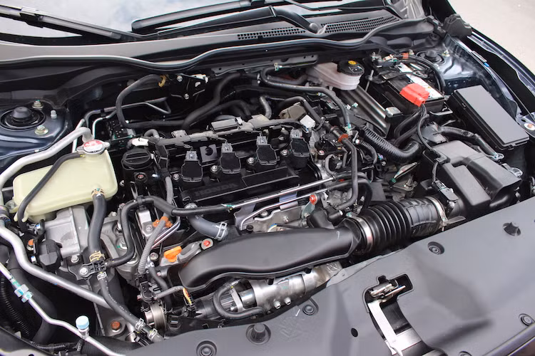 Trên mẫu xe này, động cơ 1.5L VTEC Turbo là động cơ tăng áp mới lần đầu tiên áp dụng cho xe ôtô Honda tại Việt Nam. Động cơ này tăng tốc nhanh và mạnh mẽ tương đương động cơ 2.4L thường, mà vẫn tiết kiệm nhiên liệu như động cơ 1.5L thường. Xe trang bị hộp số vô cấp ứng dụng công nghệ Earth Dreams.