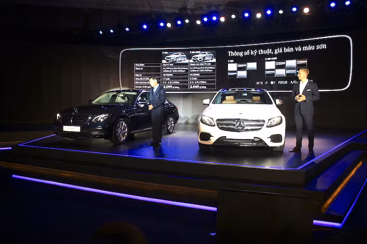 E-Class thế hệ mới được phân phối ra thị trường Việt Nam với 8 màu ngoại thất (Trắng Polar, Đen Obsidian, Bạc Iridium, Nâu Citrin, Xanh Cavansite, Bạc Diamond, Xám Selenite, Xanh Kallait), cùng 3 tông màu nội thất (Đen, Nâu và Beige). Mức giá của hai phiên bản E 200 và E 300 AMG lần lượt là 2,099 tỷ đồng và 3,049 tỷ đồng (đã bao gồm thuế GTGT), với chế độ bảo hành 2 năm và không giới hạn số km.