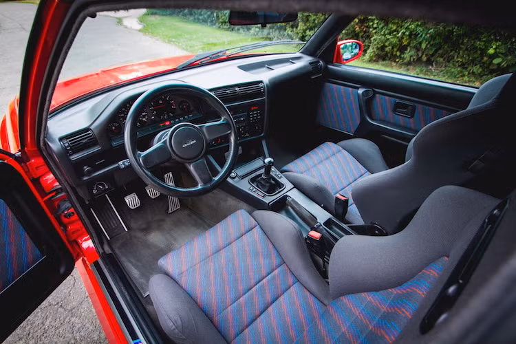 Ít lâu sau khi được đăng ký lần đầu, chiếc xe đã được gửi tới xưởng độ Windynook Motorsport tại Preston, Anh Quốc để sử dụng làm xe "demo" trong 19 tháng. Trong khoảng thời gian này, chiếc M3 Sport Evo đã được lắp hàng loạt các phụ tùng độ từ hãng AC Schintzer như vô-lăng, ốp gương, thanh ổn định thân xe dưới nắp ca-pô và lò xo giảm xóc.