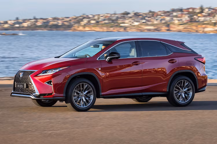 Tại thị trường Úc, một chiếc RX200t F Sport có giá khởi điểm là 65.885 USD (tương đương 1,46 tỷ đồng). Trong khi đó, phiên bản RX200t Sport Luxury có giá đắt hơn, 70.551 USD (tương đương 1,57 tỷ đồng).