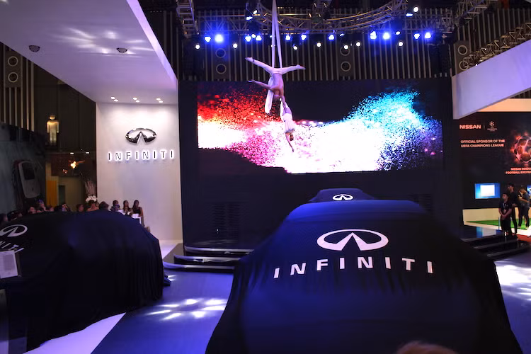 Với ý tưởng "A Thrill to Drive", gian hàng triển lãm của Infiniti Việt Nam tại VIMS 2016 cũng đem đến cho khách hàng sự hứng khởi khi được trải nghiệm, chiêm ngưỡng các mẫu xe mới trong một không gian sang trọng và tinh tế đúng như như tinh thần Omotenashi (sự hiếu khách hiếm thấy) và Empower the Drive (Thêm hứng khởi khi cầm lái) mà Infiniti đang hướng tới.