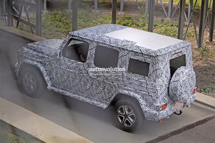 Về thời điểm ra mắt, Mercedes G-Class thế hệ mới nhiều khả năng sẽ được giới thiệu lần đầu trong năm sau, trước khi bán ra vào năm 2018.