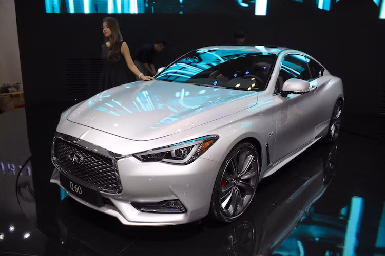 Phiên bản Q60 Sport cũng được trang bị hệ thống treo kỹ thuật số linh hoạt (Dynamic Digital Suspension) mà theo Infiniti sẽ đem tới "trải nghiệm tay lái, độ linh hoạt và êm ái tốt nhất trong phân khúc". Hệ thống treo này cũng có khả năng điều chỉnh nhiều chế độ.