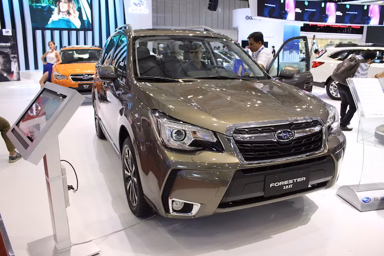 Sau khi ra mắt tại triển lãm Bangkok Motor Show hồi tháng 3/2016 Subaru cũng đã chính thức đem về Việt Nam mẫu xe Forester phiên bản mới chỉ 1 tháng sau đó. Tại thị trường Việt Nam, Subaru bán ra 2 phiên bản là Forester sở hữu động cơ 2.0i-L và 2.0XT. Giá bán lần lượt sẽ từ 1,4 đến 1,6 tỷ đồng.