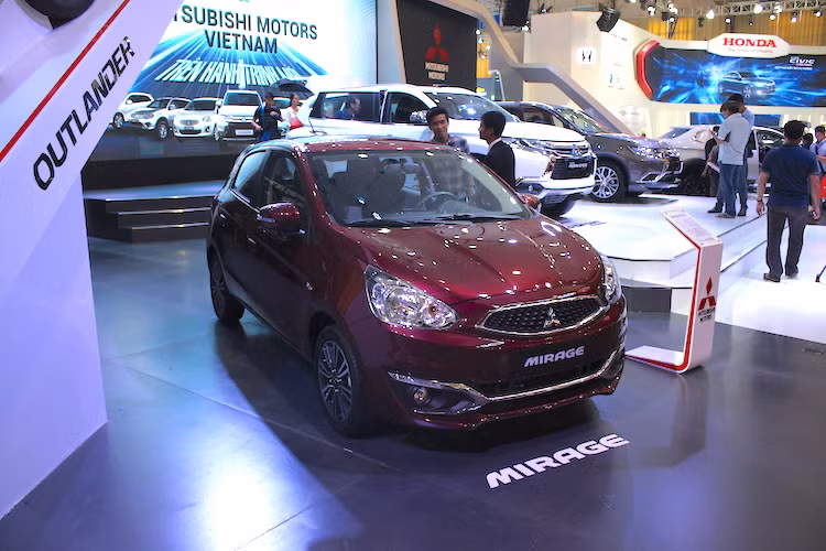 Góp mặt tại khu trưng bày Mitsubishi còn có mặt toàn bộ dòng sản phẩm của hãng tại Việt Nam hiện nay, được khách hàng đánh giá cao như hatchback Mirage, sedan Attrage với khả năng vận hành linh hoạt và tiết kiệm nhiên liệu hàng đầu hay mẫu xe bán tải cỡ trung Triton đa dụng, bền bỉ và tin cậy.